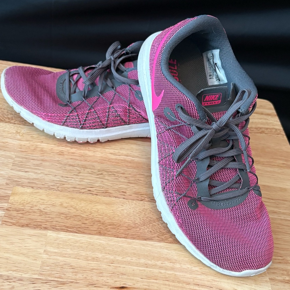 Nike, Fury 2, fit sole, gray/pink ladies shoe, 9.5,  fitness, working out, walk,